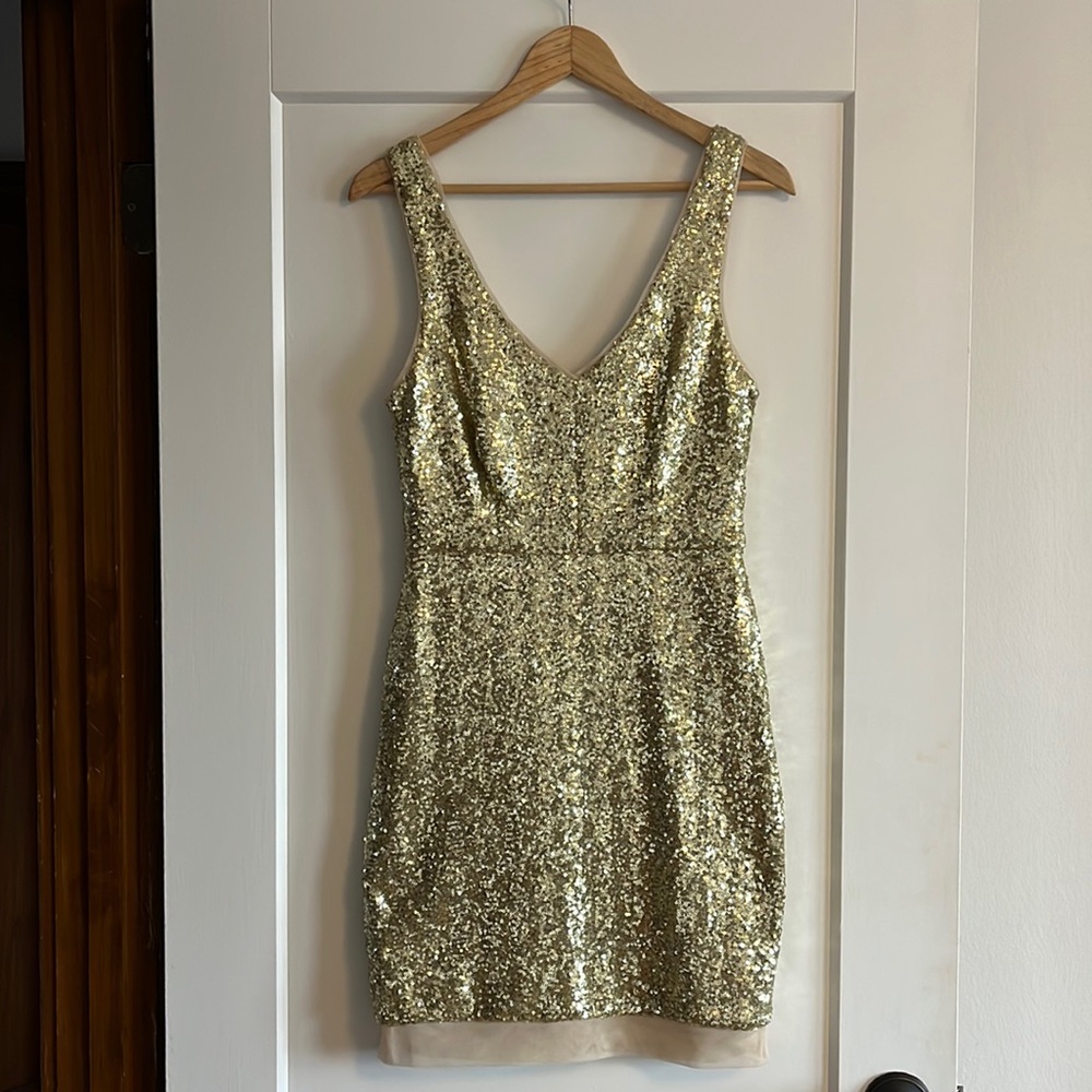 Bisou Bisou gold sequin party cocktail above the knee dress - like new! size 8